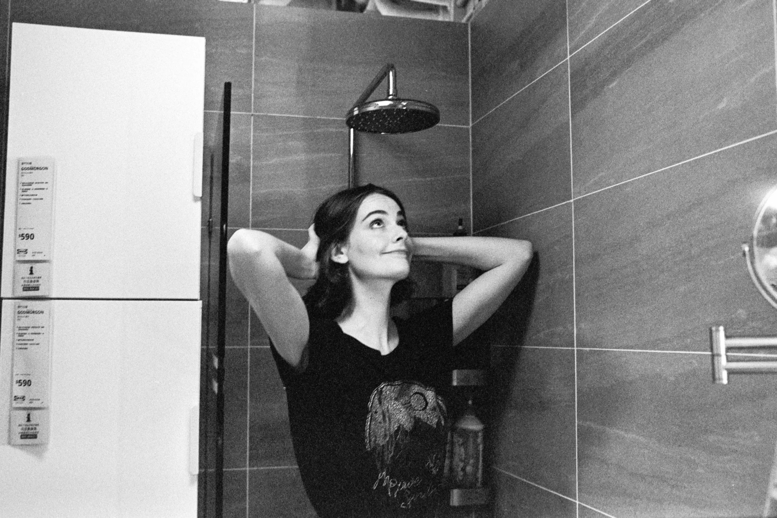 Fujifilm Neopan 1600 (Expired 2008, frozen since purchase) @ 35mm Focal Length