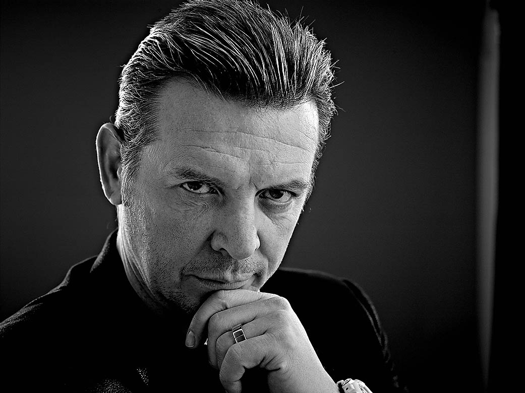 Corporate Photographer Perry Thompson Calgary (5).jpg