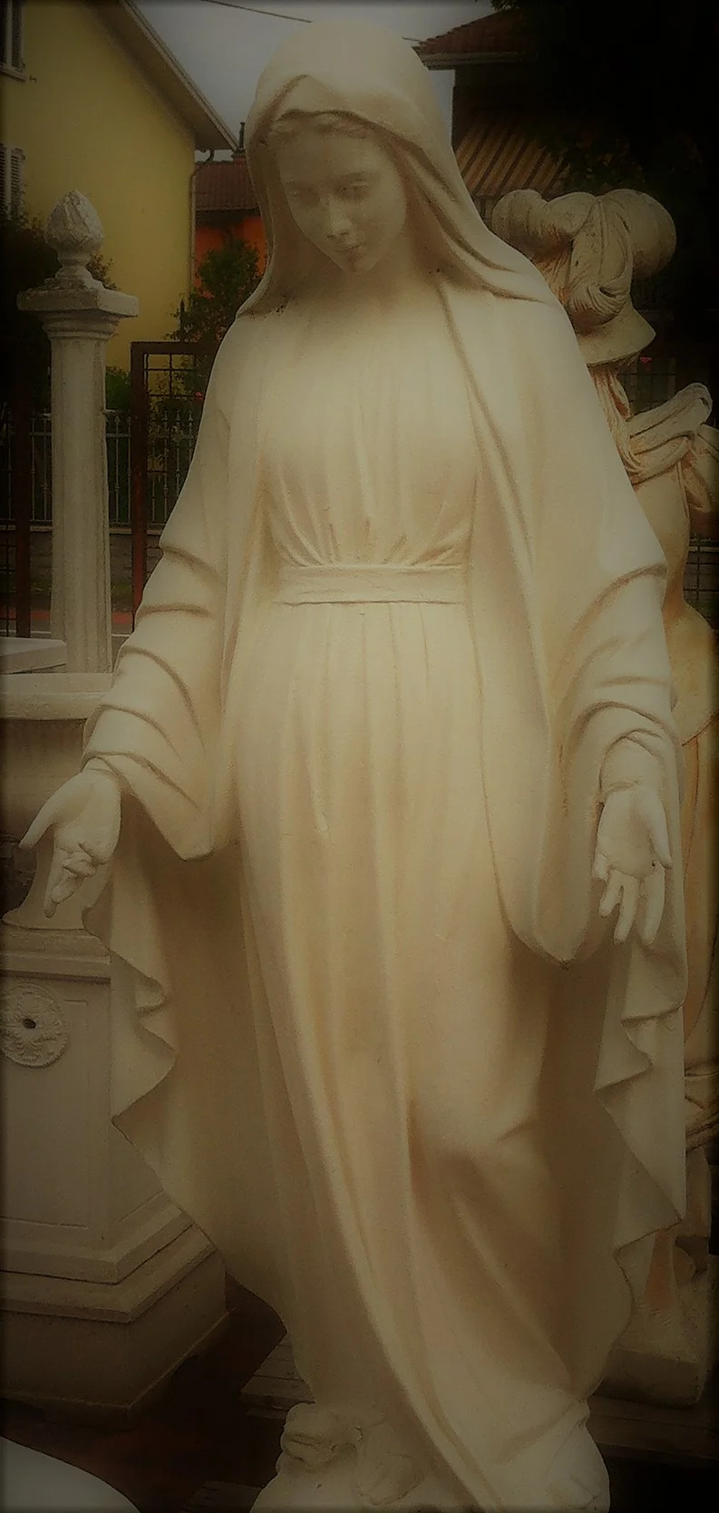 Svētās statujas