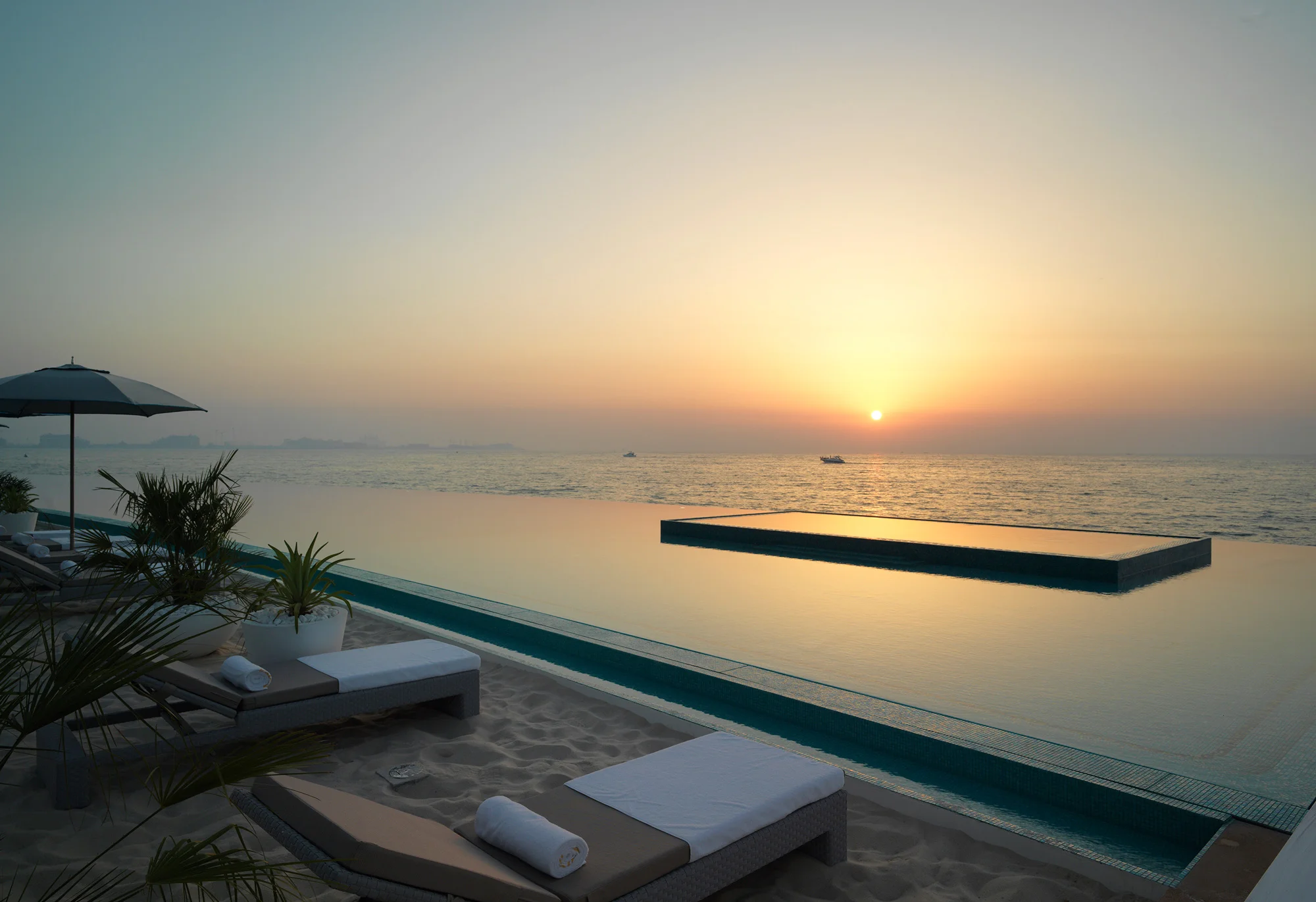 Burj-Al-Arab-Terrace-pool-sunset.jpg