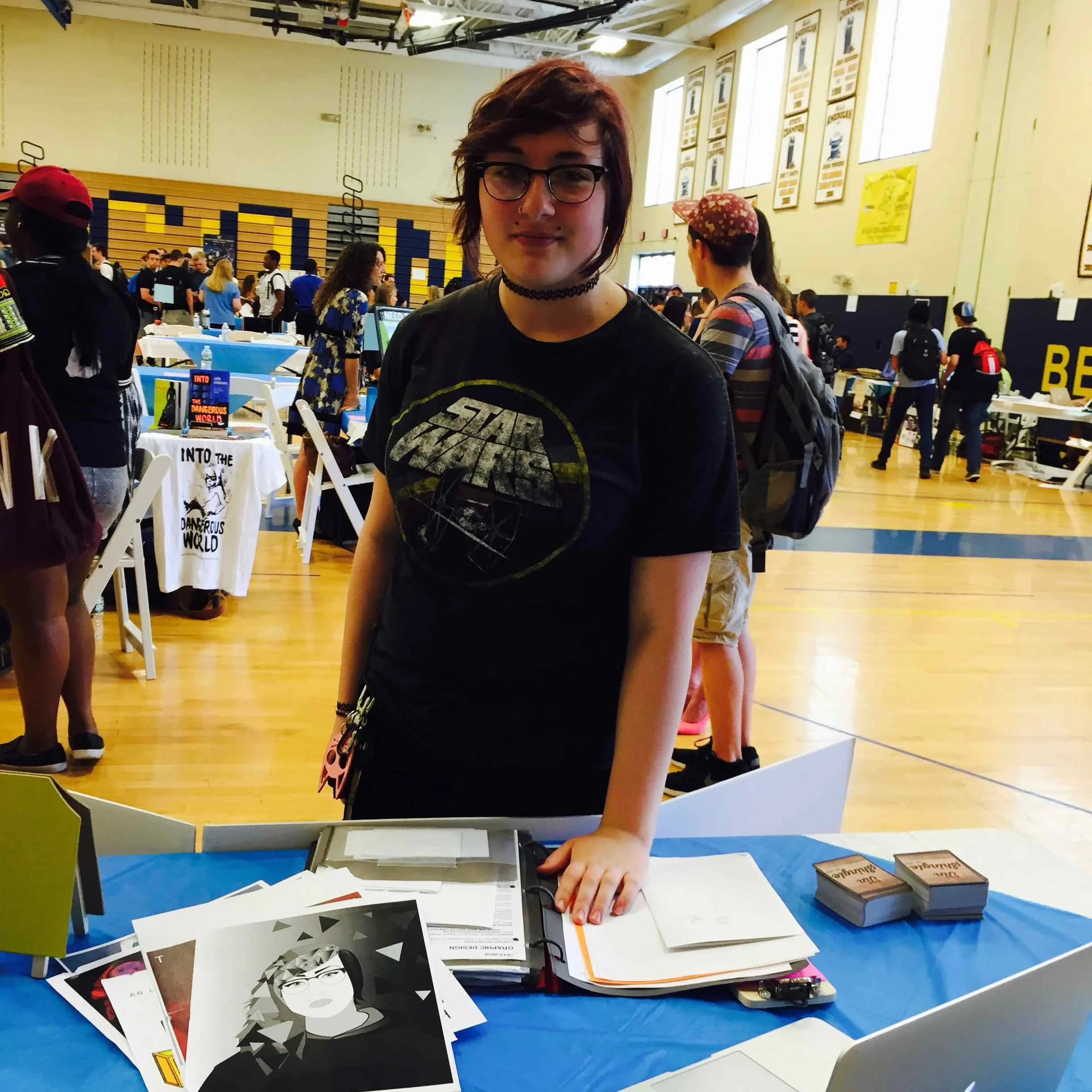 An aspiring graphic design student inquiring about internships.