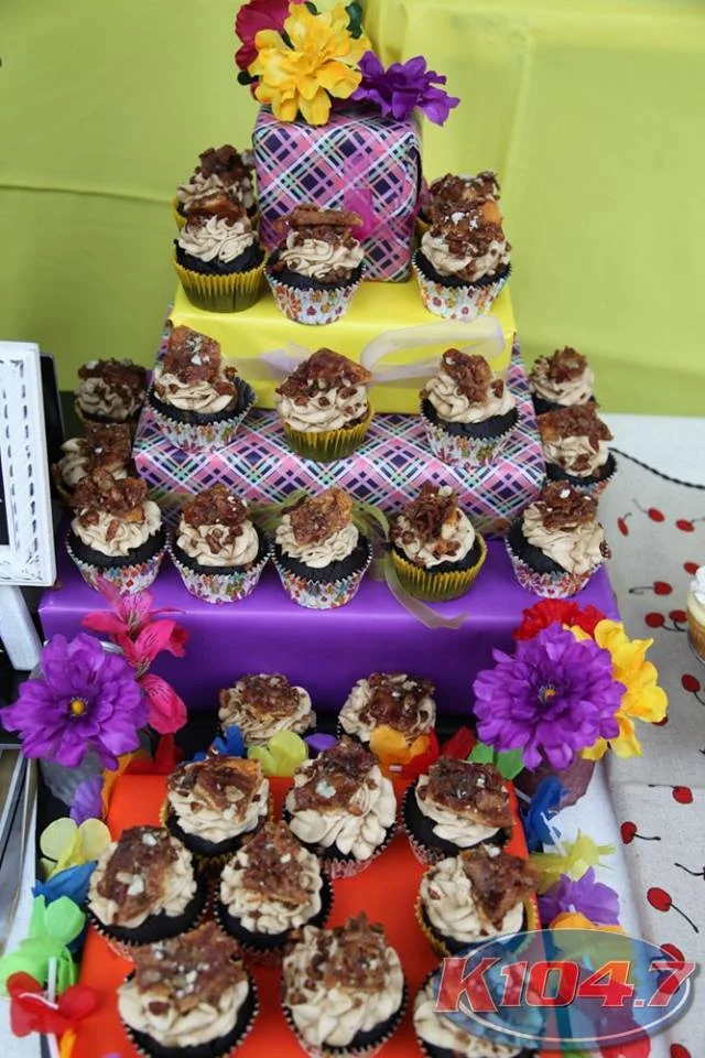 The winning cupcake, Bourbon Bacon Cupcake, baked and presented by Daniela Haugland. Photo Credit: Digital Weddings