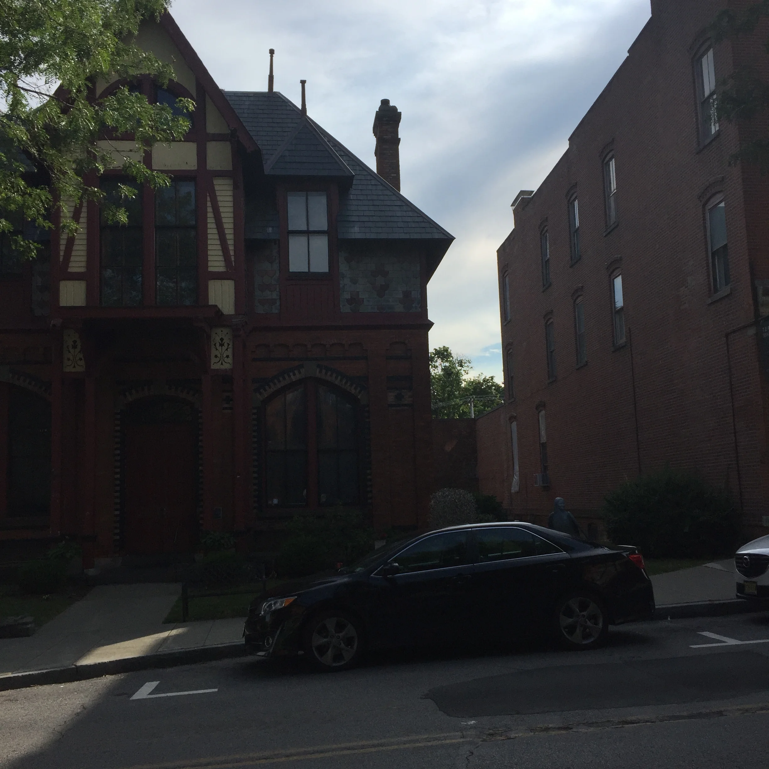 475 Main Street, the building adjacent to the Howland Cultural Center, seeks to build a second and third floor on the back of its building to create seven additional apartments. The Howland Cultural Center has objected to it, citing obstruction of natural light for its public and private art exhibits.