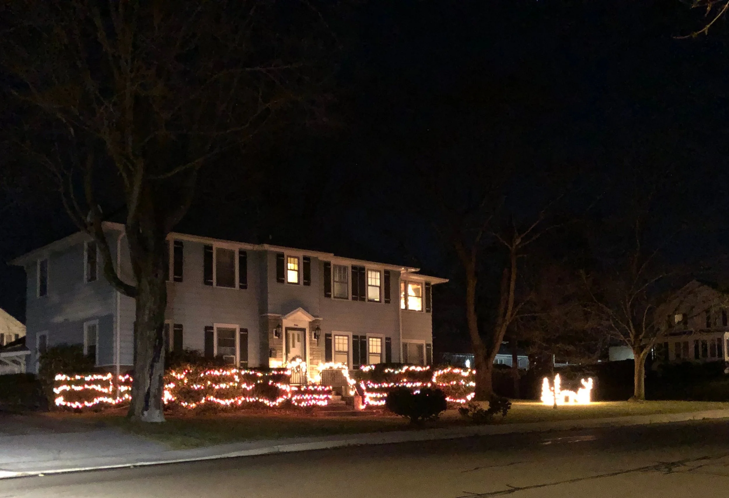 A nice “I’ll be home for Christmas” vibe is coming from this home.