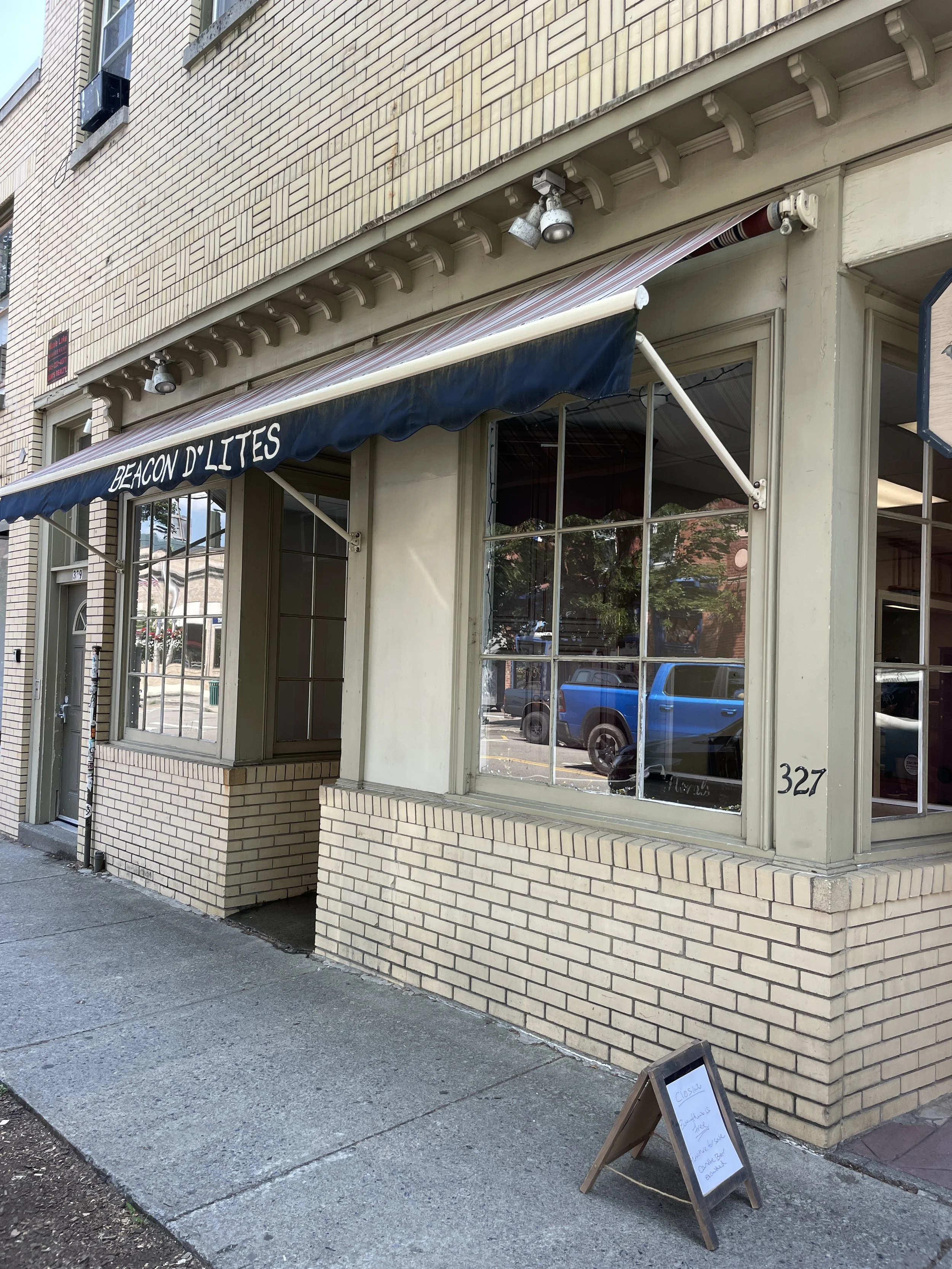 Beacon dlites store closing sale-16.JPG