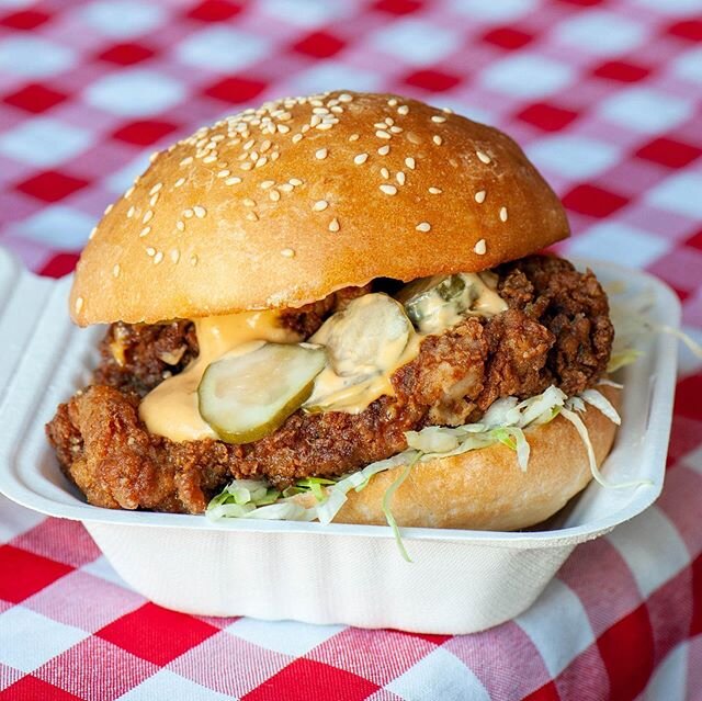 Had to share a sneak peek of this back door takeout special at @rinaldoshfx for #reopencityhfx 😍 Fried Chicken Sandwich: buttermilk fried chicken, American cheese, lettuce, pickles and special sauce. Seriously life changing. SO DANG GOOD! 
#ILoveLoc