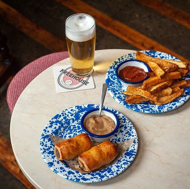 Mini Sausage Rolls with apple &amp; pear mostarda, Fat Chips with curry ketchup, plus a daily rotating special at @thestillwellfreehouse for #reopencityhfx 🍻 @ilovelocalhfx @developns #northendhalifax