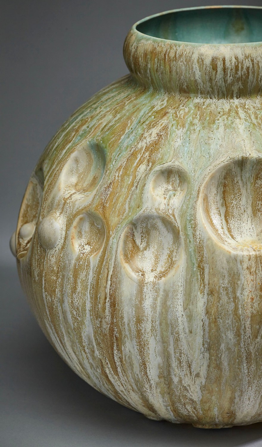 Striated Travertine & Icy Green Moon Jar With Studs, L30xW30xH28 cm, detail.jpg