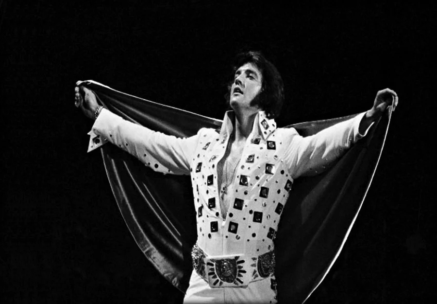 ELVIS PRESLEY Putnam, or "Putt" as Elvis called him recorded 120 pieces of music with The King over the last seven years of Presley's life. These recordings have sold tens of millions in various compilations over the last forty years. He even added a bass part to what is perhaps Elvis' last recording "Unchained Melody" completed two months before his untimely death. Norbert considered Presley's focus and unbridled emotion the best of any artist he worked with.