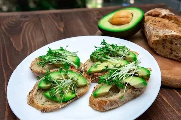 recipe_pea_microgreen_avocado.jpg