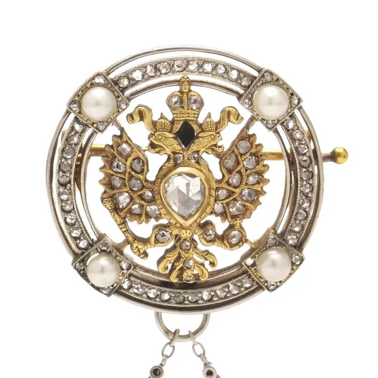 close+up+of+brooch.jpg.webp