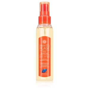 Pytho Plage Protective Sun Veil- Strong Sun Protection We wear UV on our skin and face, have you ever though about your hair? We all know how damaging the Sun is, we should protect our hair too! While this product adds luminous shine it also protects the hair from UV rays. How to: Spray this product all over your hair, you can comb through this making sure you are coating all your hair. Now, enjoy the sunshine! 