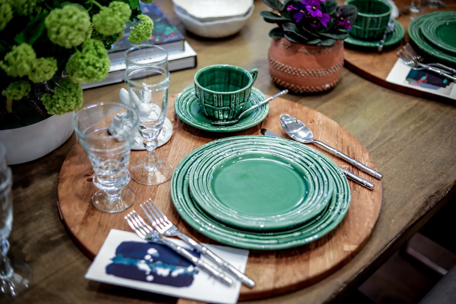 Tablescape-Modern-Spring-Bamboo-Green-Charcuterie-terracotta.jpg