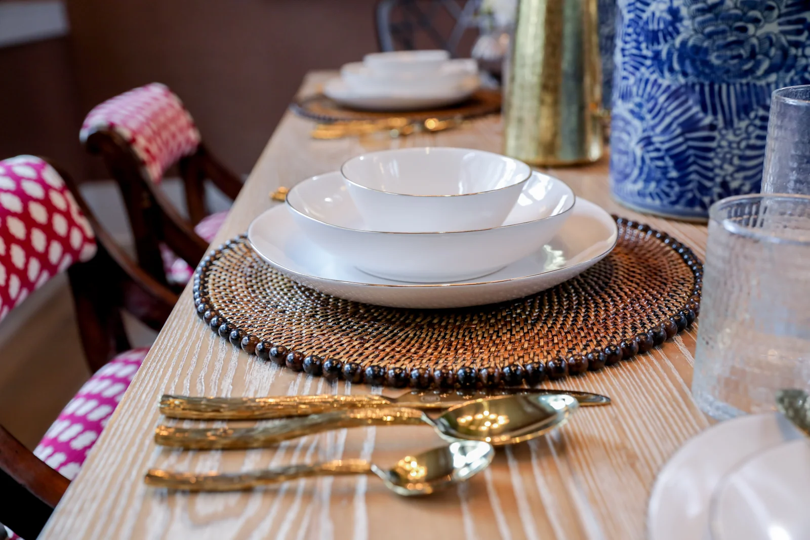 Tablescape-Classic-Blue-White-Gold.jpg