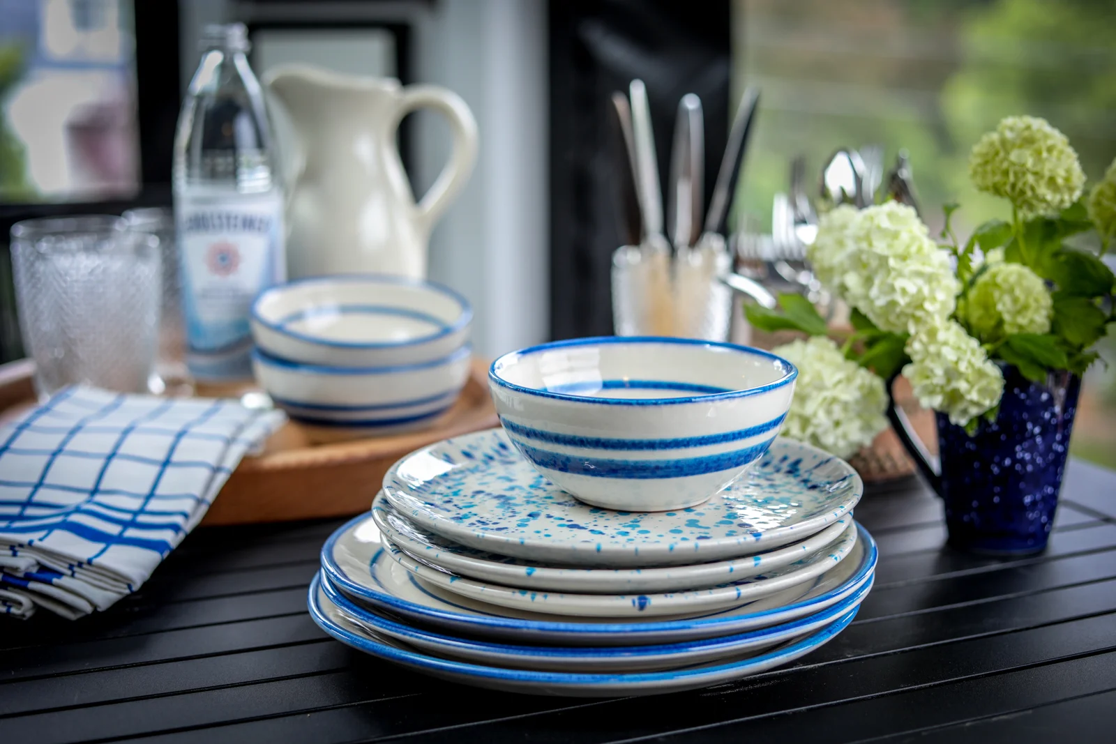 Outdoor-Tablescape-Classic-Blue-White-Living.jpg