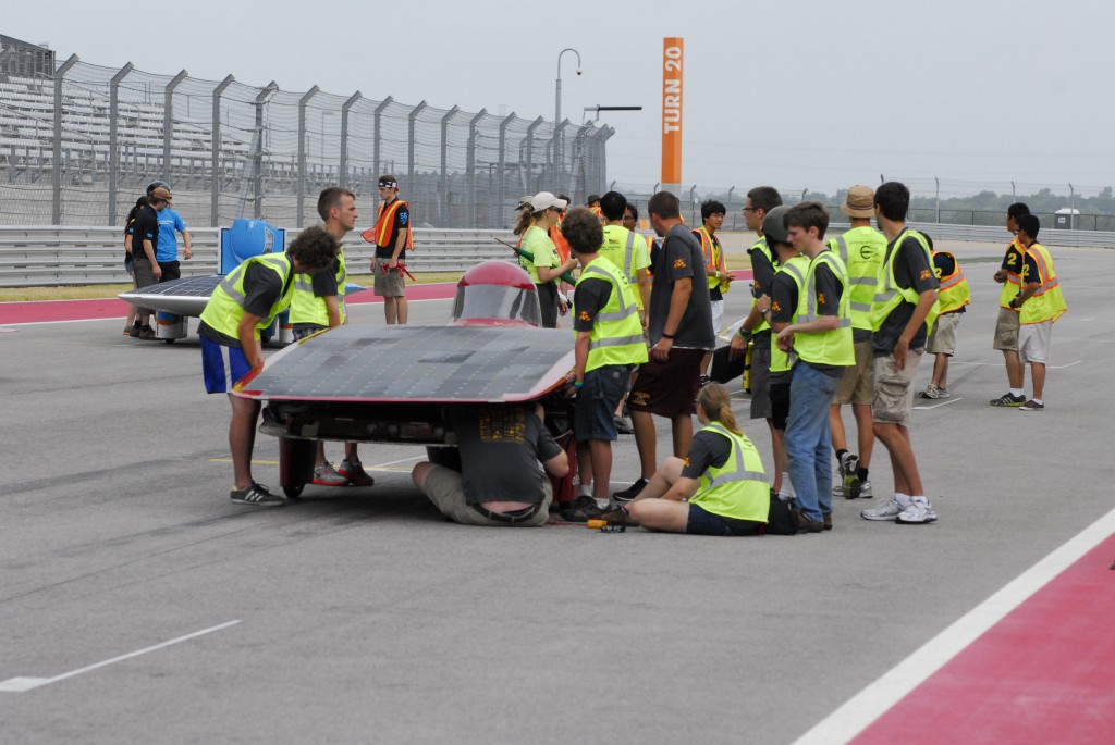 The team does a shell lift with Centaurus III on the starting line while final electrical and mechanical tests are performed.