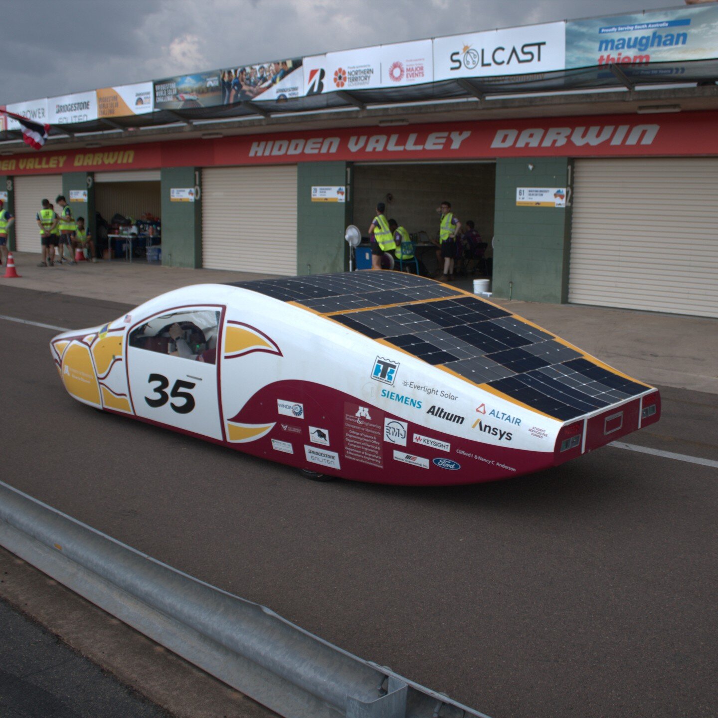 Reflecting on our first full week at the Hidden Valley Motorsports Track (and a little sneak peak of scrutineering yesterday)! 

We began last week by acclimating ourselves to the Darwin weather and organizing our garage so that we could work as effi