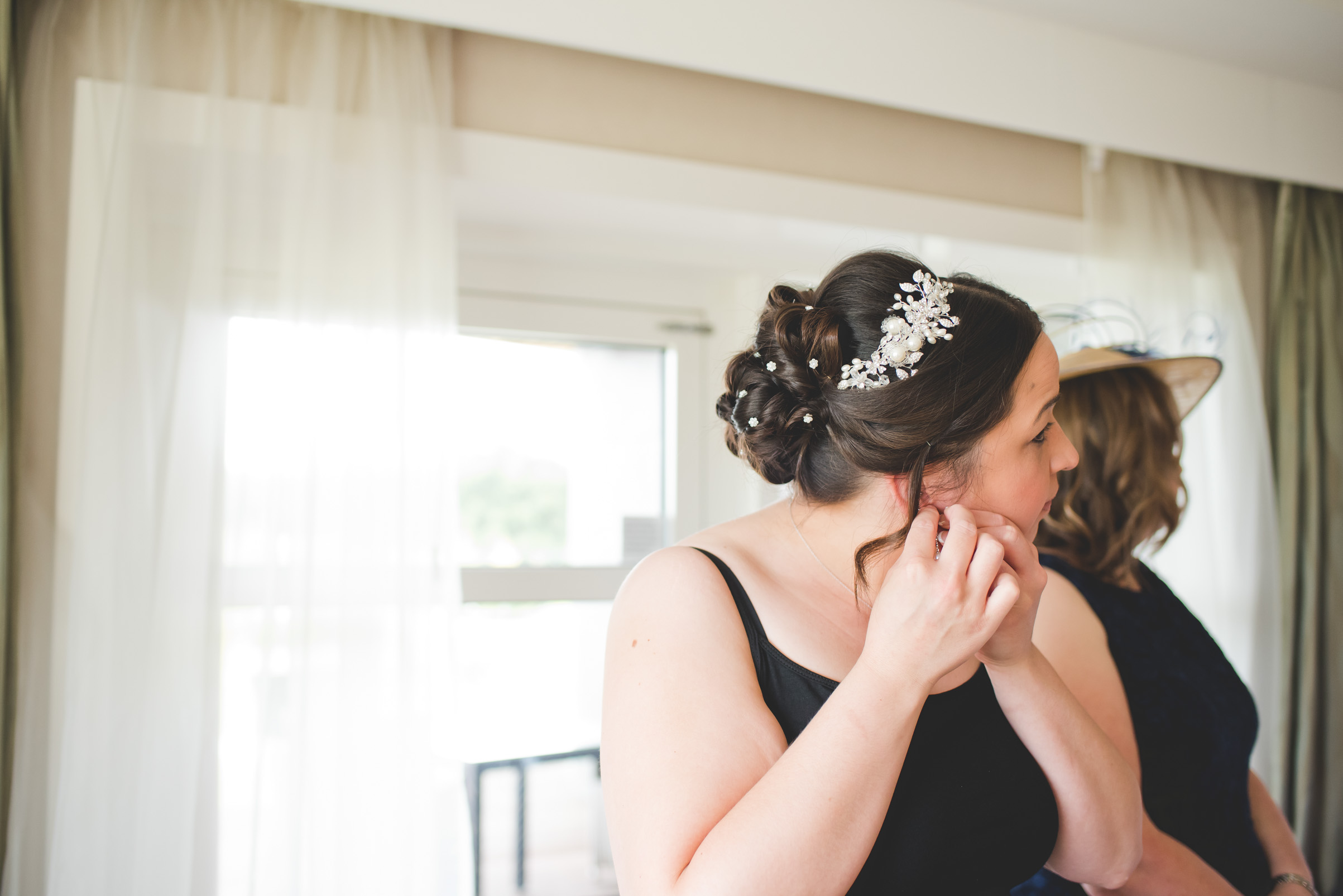 The-waterfront-wedding-crows-nest-barton-marina-19.jpg