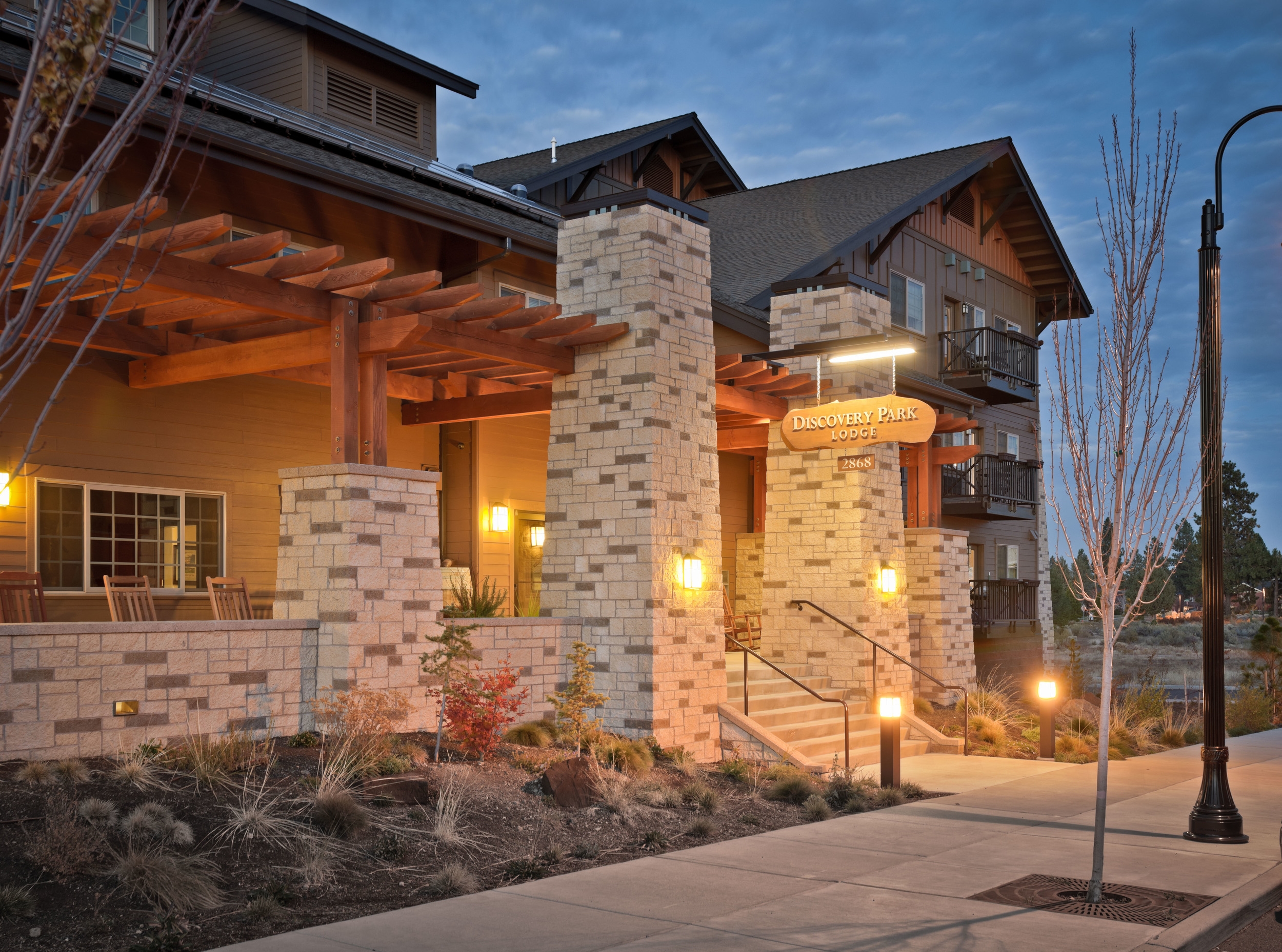 Discovery Park Lodge - entrance at evening.jpg
