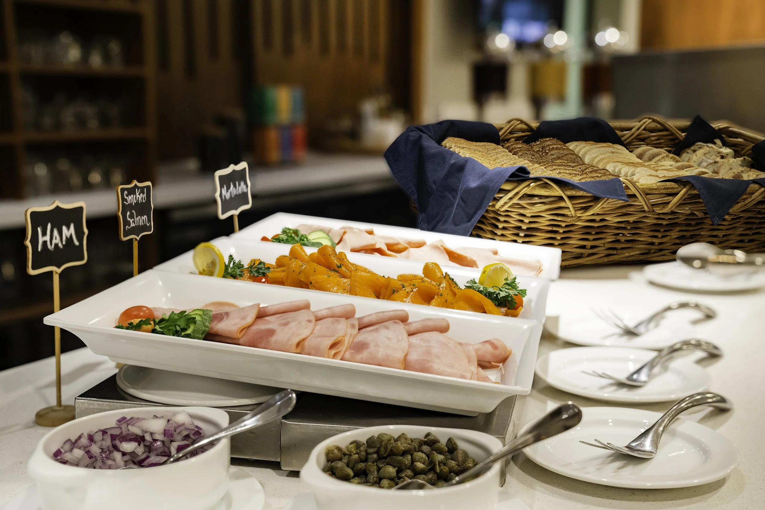 10 Breakfast Bar 02.jpg