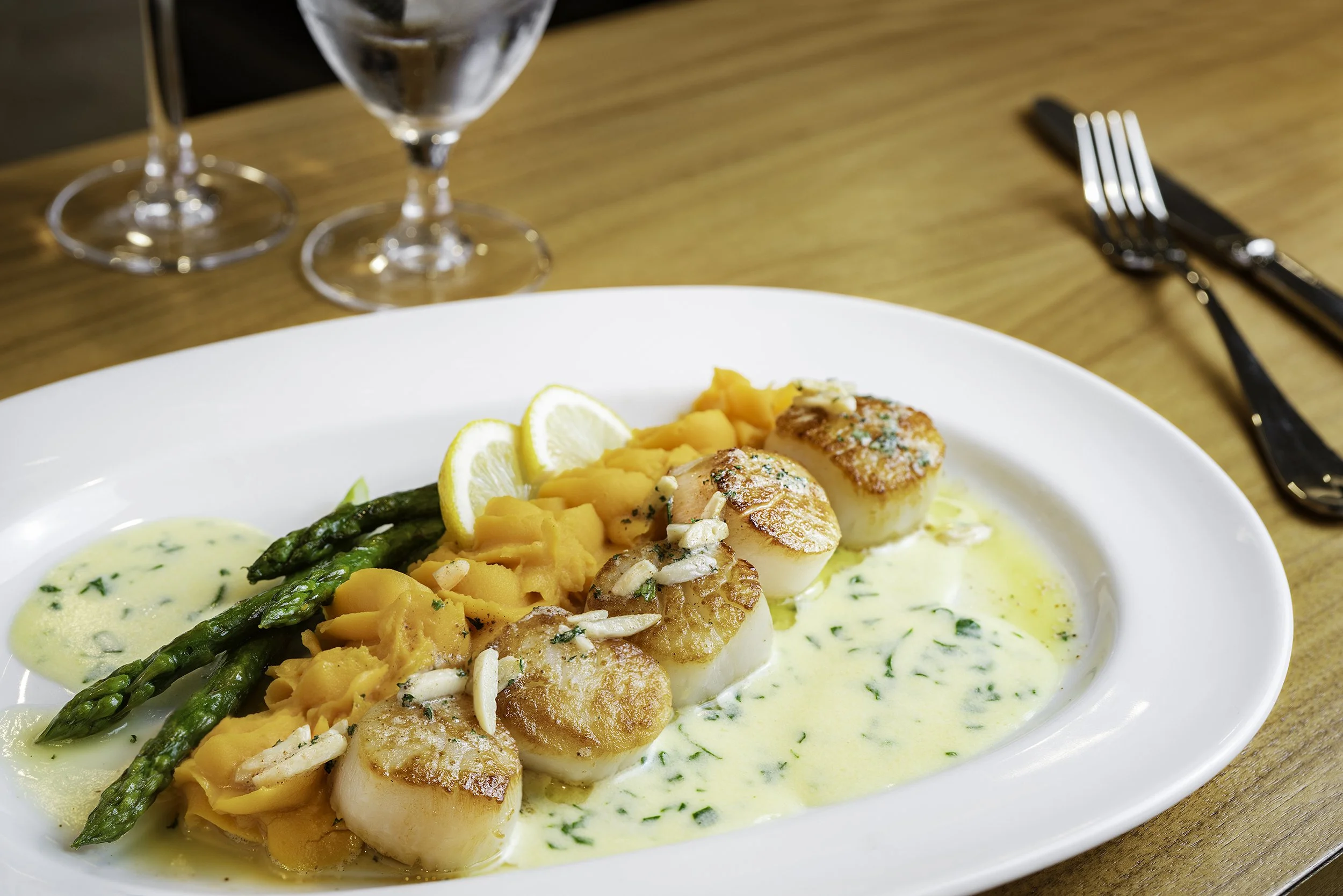 14 Pan Seared Scallops 01.jpg