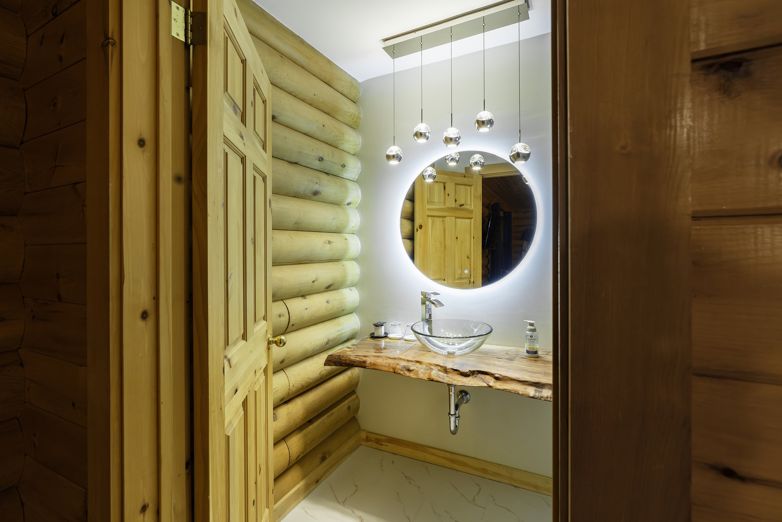 Room 6 - 005 copy.jpg