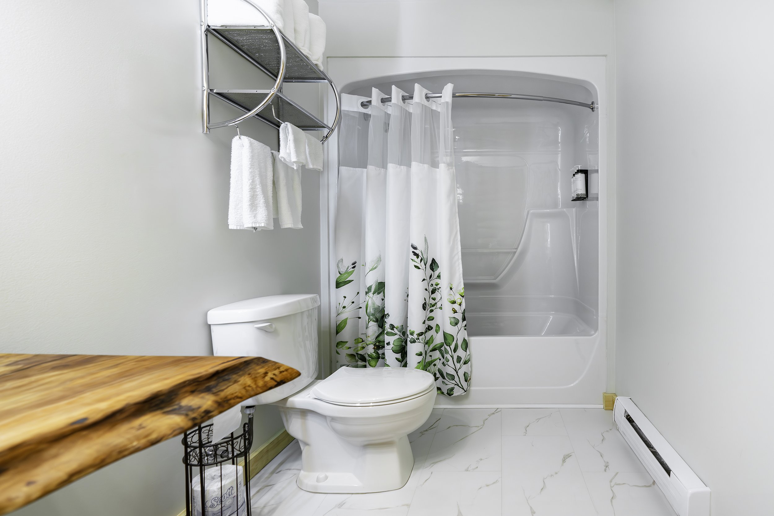 Room 6 - 006 copy.jpg