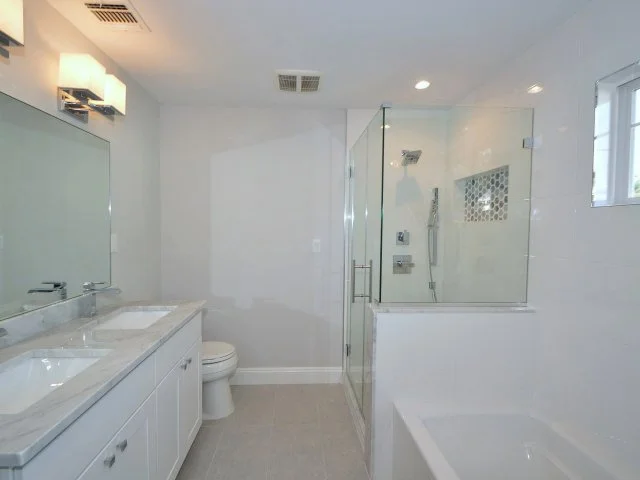 bathroom 3.JPG