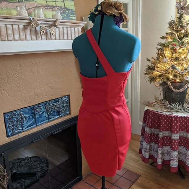 Lady in Red. Happy New Years Eve. I'm beginning my journey into designing and sewing stretch knits.  This finish has been a long time coming. On to a good decade to grow and see things in a good light. Happy 2020 from Aurora by Alyce!