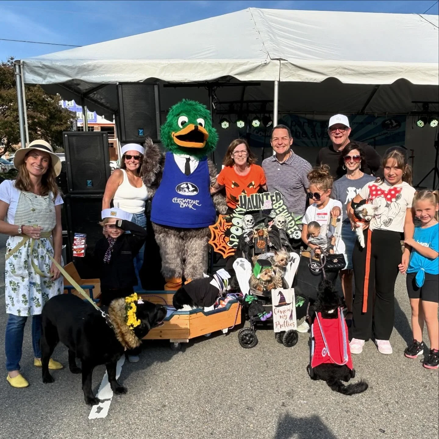 Another successful Party on the Avenues pet costume contest and parade. Thanks to all who participated as well as:
Our presenting sponsor @chesbank 
Parade sponsors @digrva1 @henricohumane
Our Emcee @gregmcquadecbs6 

#westhamptonrva #partyontheavenu