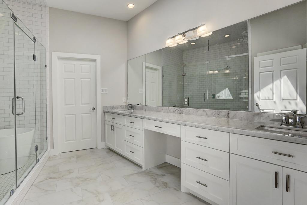 queensloch master bathroom.jpg