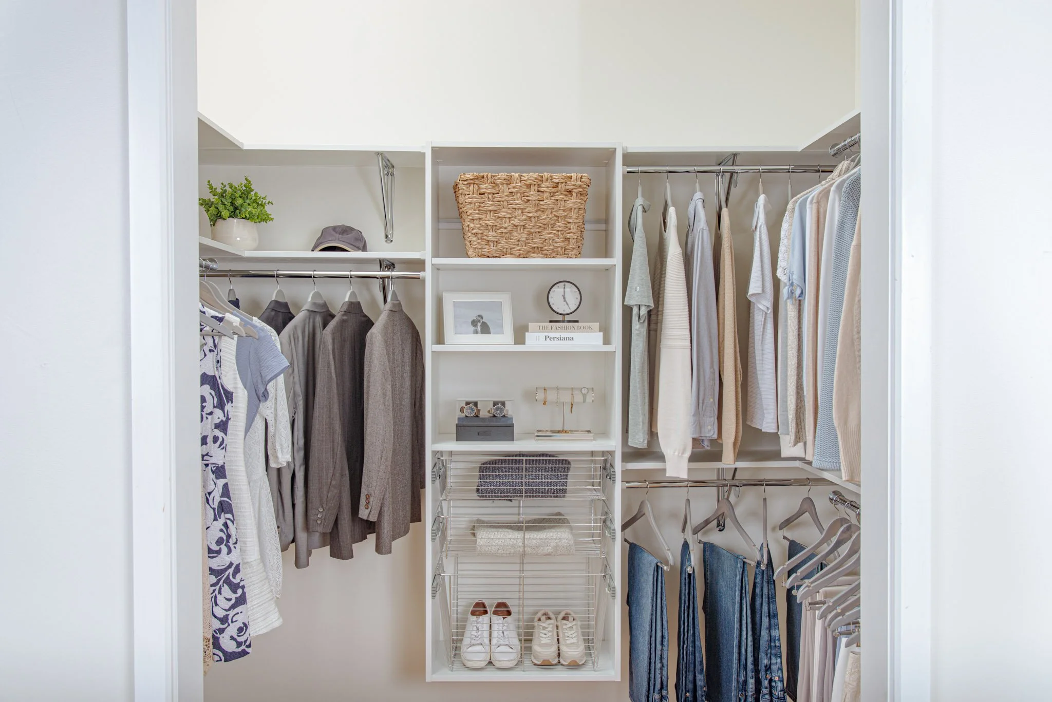 VUE_White_Bedroom(Low-Res)-18.jpg