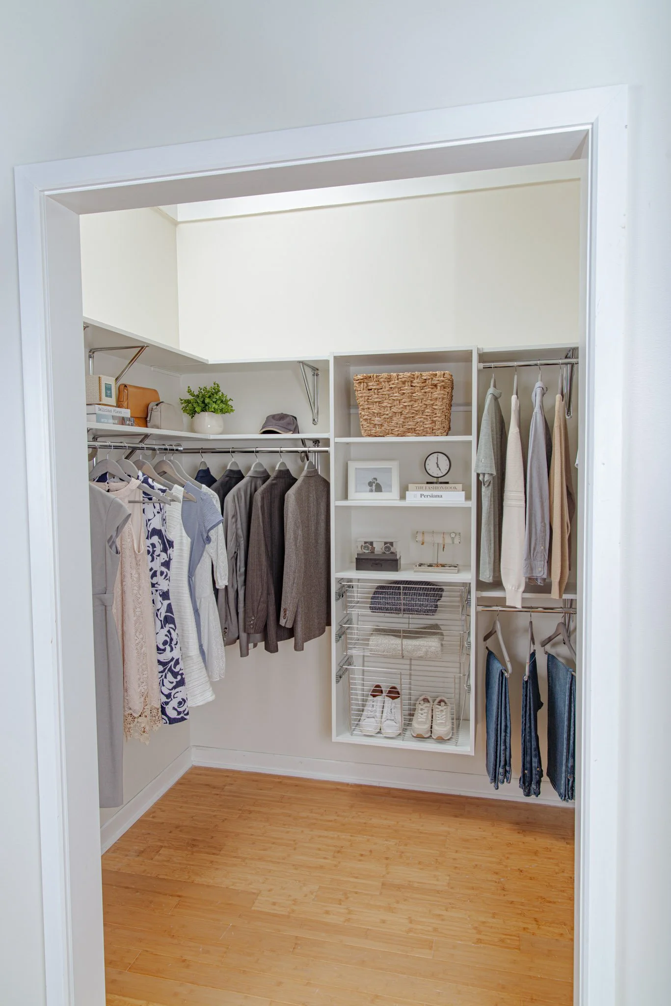 VUE_White_Bedroom(Low-Res)-20.jpg