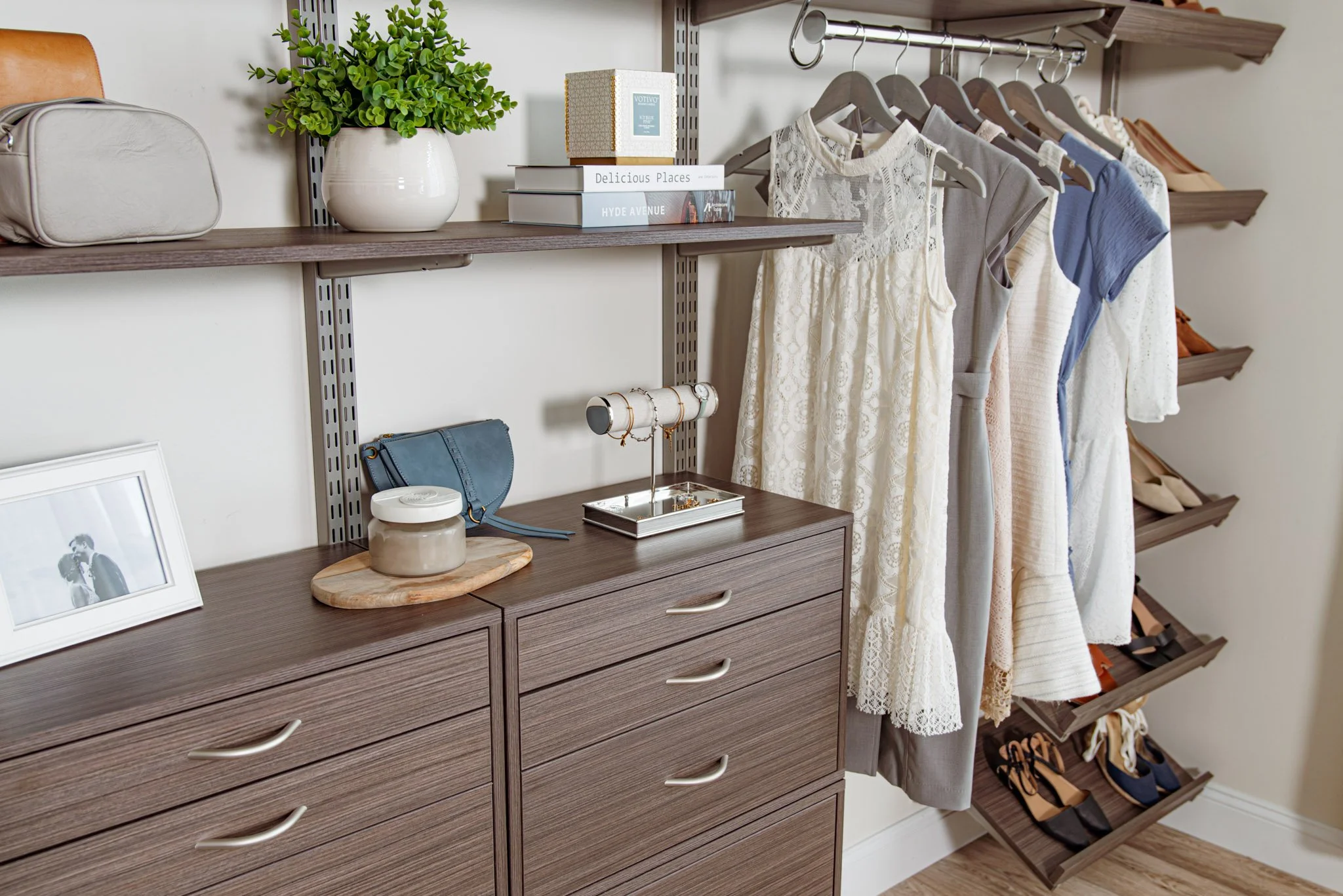 freedomRail_Bedroom_DriftwoodLive(Low-Res)-16.jpg