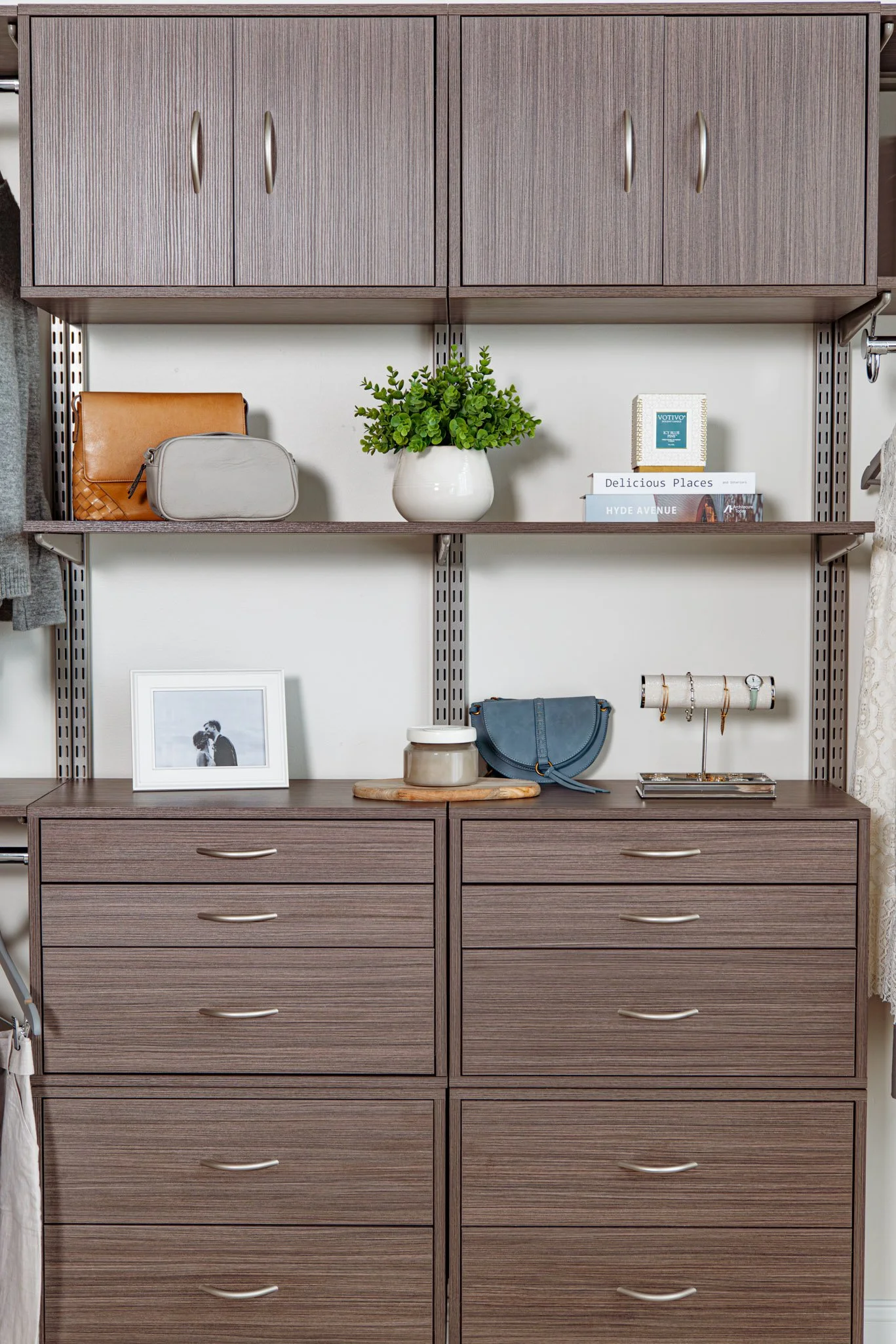 freedomRail_Bedroom_DriftwoodLive(Low-Res)-19.jpg