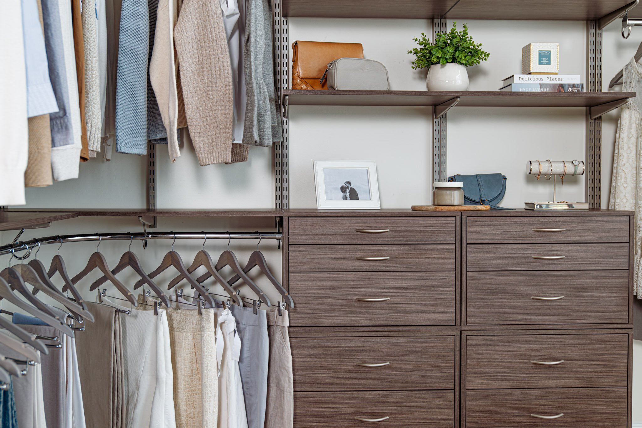 freedomRail_Bedroom_DriftwoodLive(Low-Res)-20.jpg