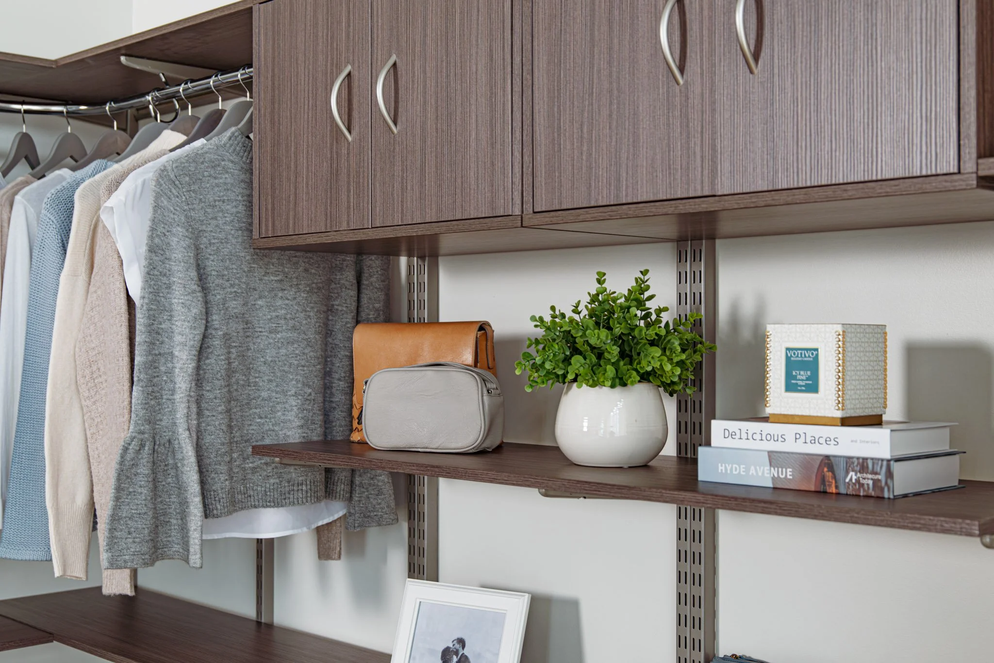 freedomRail_Bedroom_DriftwoodLive(Low-Res)-23.jpg