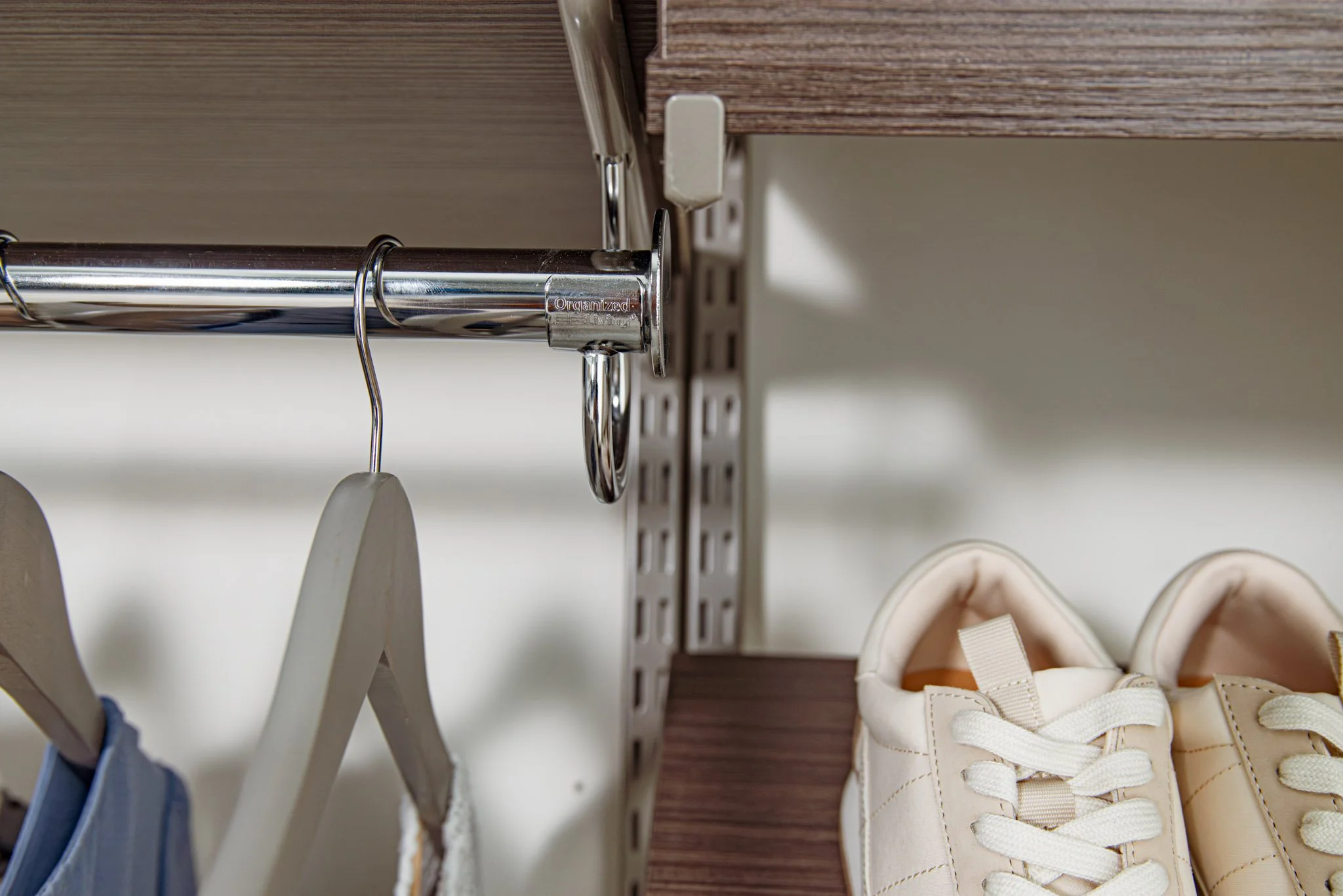freedomRail_Bedroom_DriftwoodLive(Low-Res)-40.jpg
