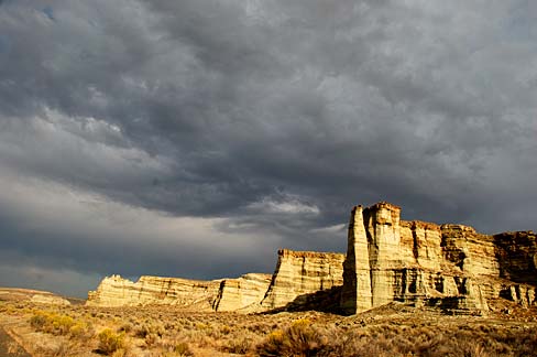 Because of a checkerboard of federal and private ownership, the Rome Cliffs are not encompassed in current conservation proposal for the Owyhee Canyonlands. The undeveloped private lands should be acquired for the public good from willing sellers. Source: Gary Halvorson, Oregon State Archives