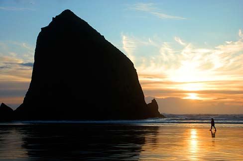 An oil spill will not improve Haystack Rock near Cannon Beach in Clatsop County, Oregon. Source: Gary Halvorson, Oregon State Archives