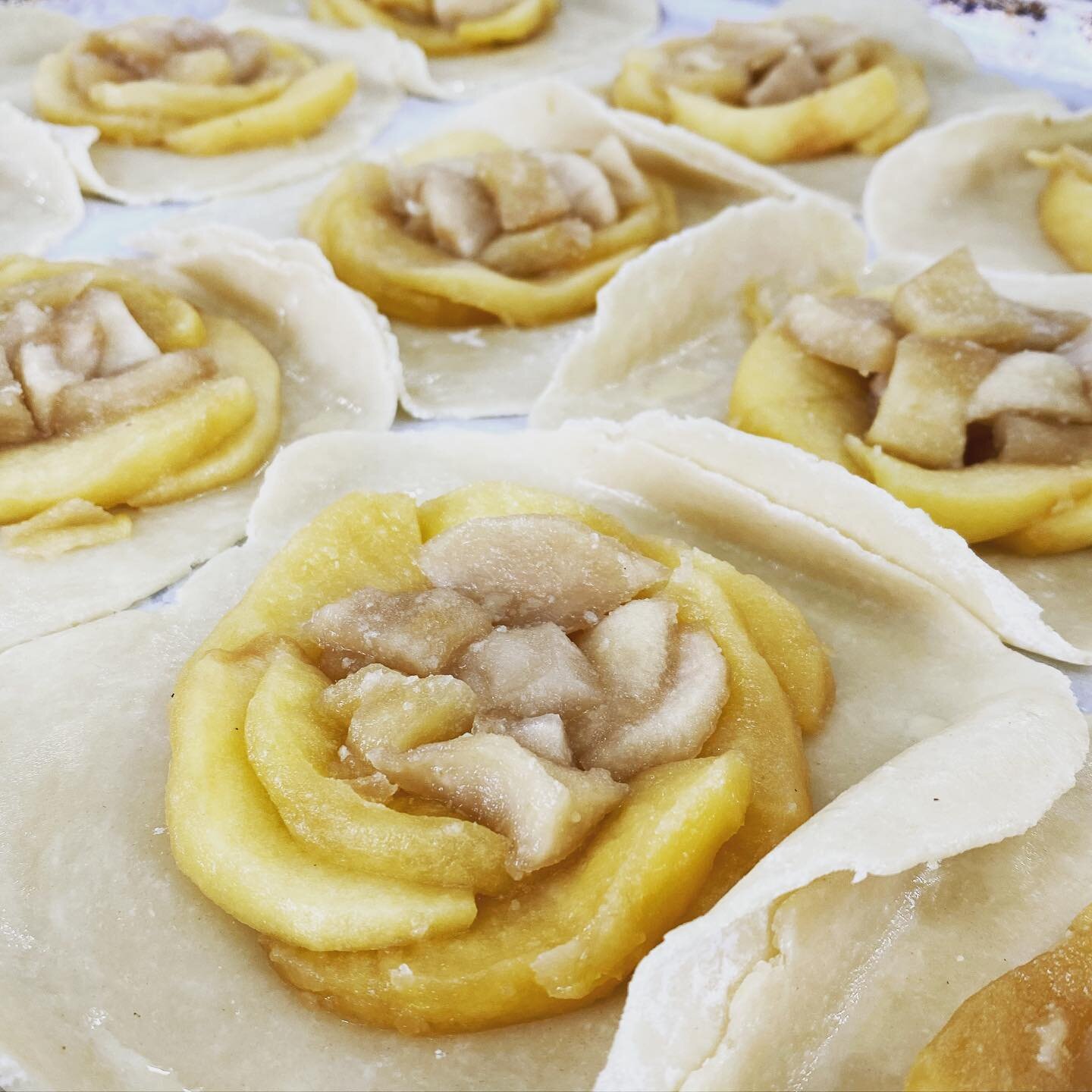 the beginning of something delicious 😋🍎 #brownbutter #maplesyrup #walnut #strusel 
#pastry #dessert #popupdinner #speakeasy #local #nscraftbeer #novascotiaeats