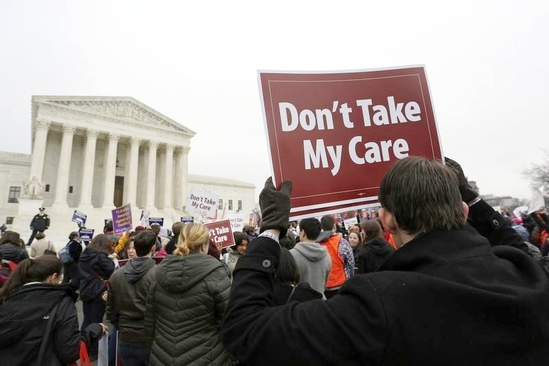 Protesters in favor of Obamacare gather outside the Supreme Court building in Washintgon. (Photo: Thomson Reuters)