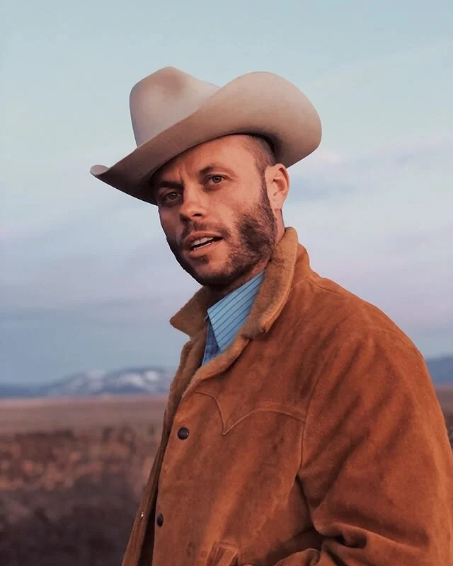 Put a nickel in the slot for that dream
photo @featherstoabird