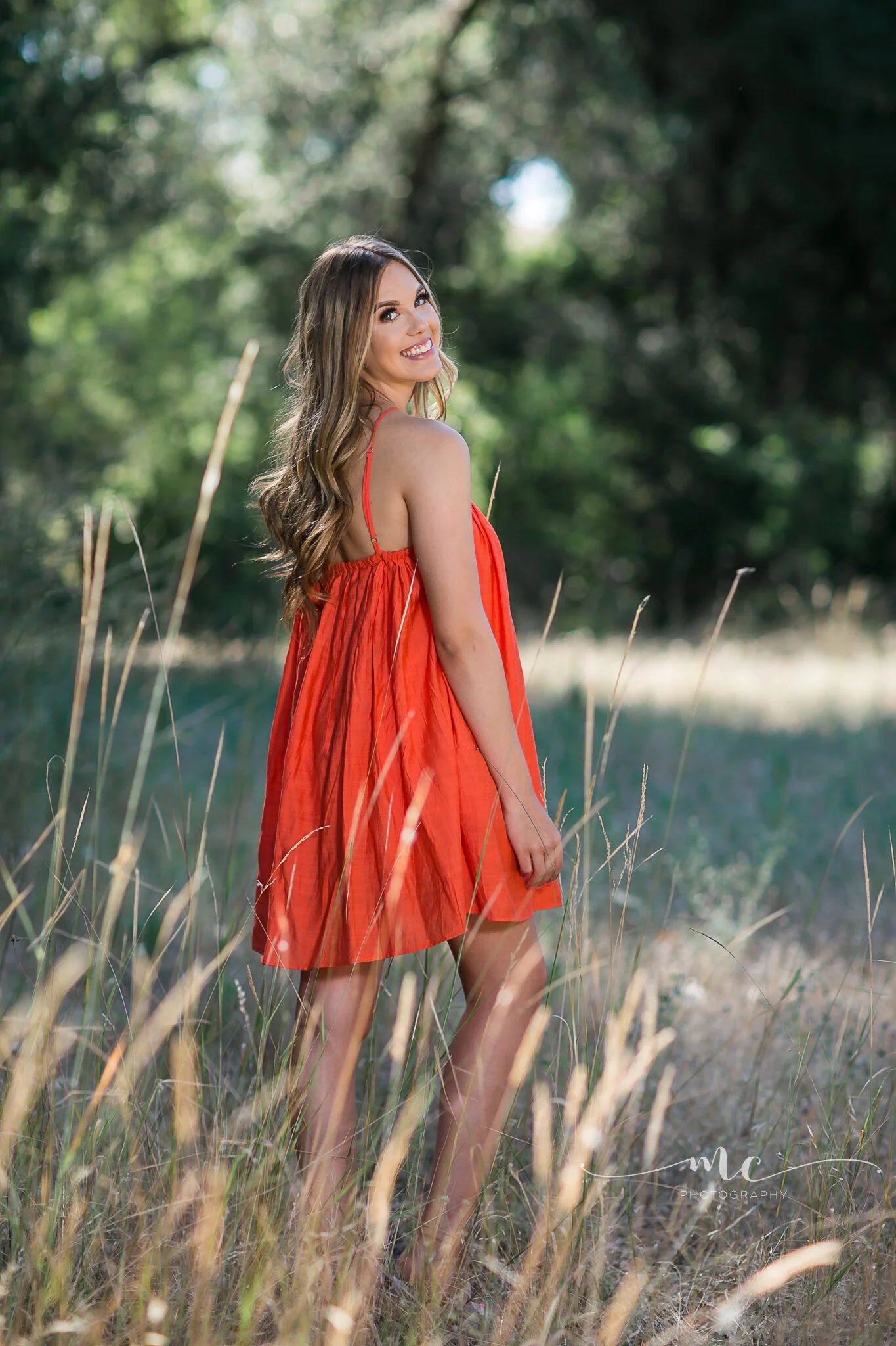 senior pictures in a field, Sacramento county California 