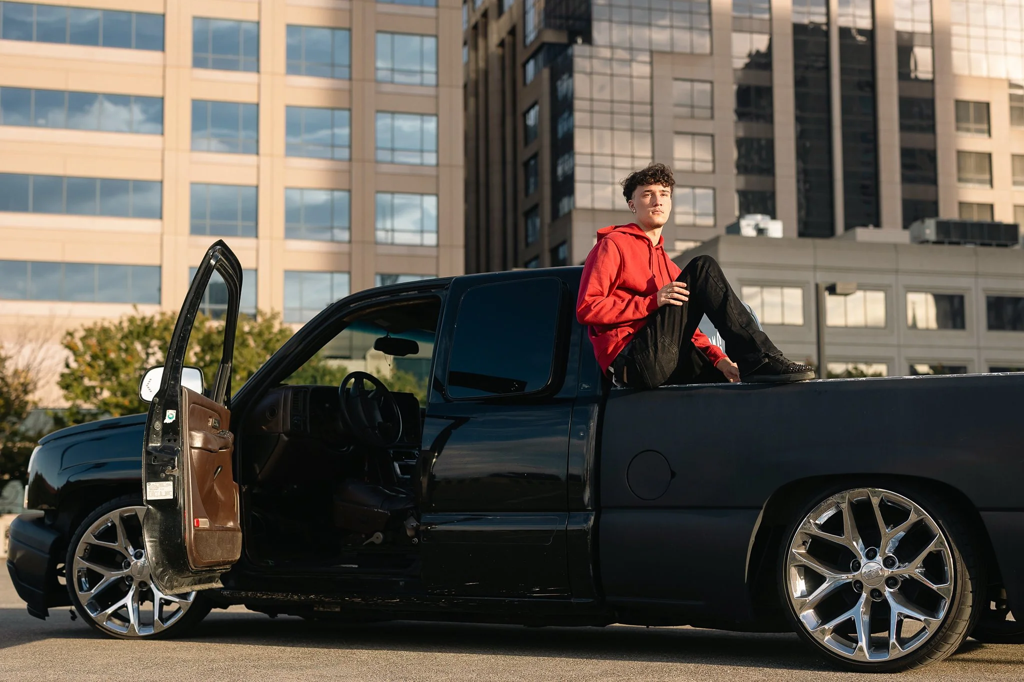 senior-guy-pictures- downtown-sacramento-rooftop.jpg