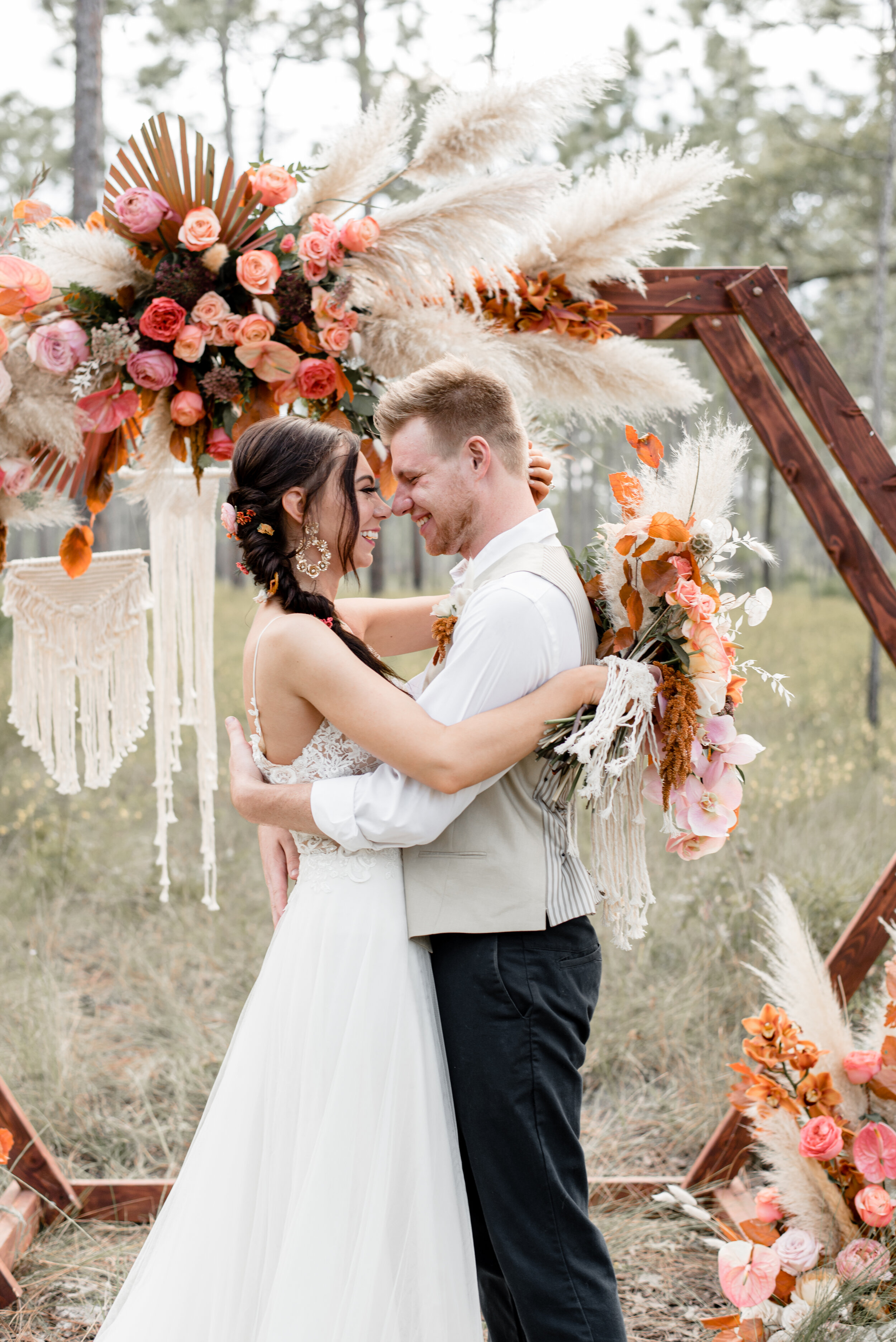 boho-flowers-wedding-ceremony
