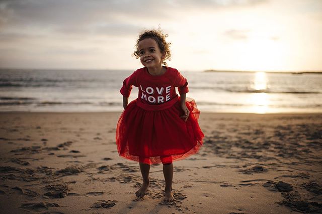 This beautiful girl has the right idea, LOVE MORE! I am so lucky to work with such amazing clients. Thank you to everyone who trusts me to get those special moments of your family. @blueollie #losangelesphotography #losangelesphotographer #familyphot