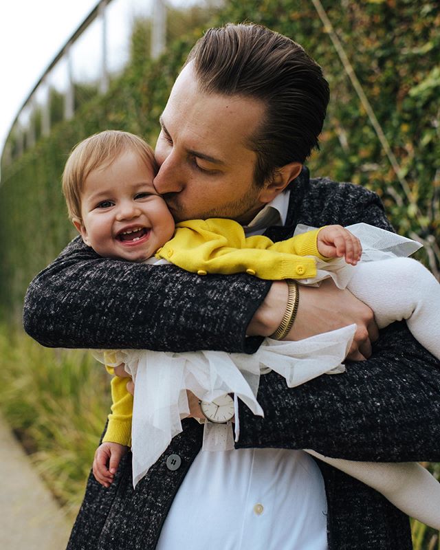 Daddy smooches ✨ #losangelesphotography #losangelesphotographer #familyphotographer #naturallightphotography #familyphotography