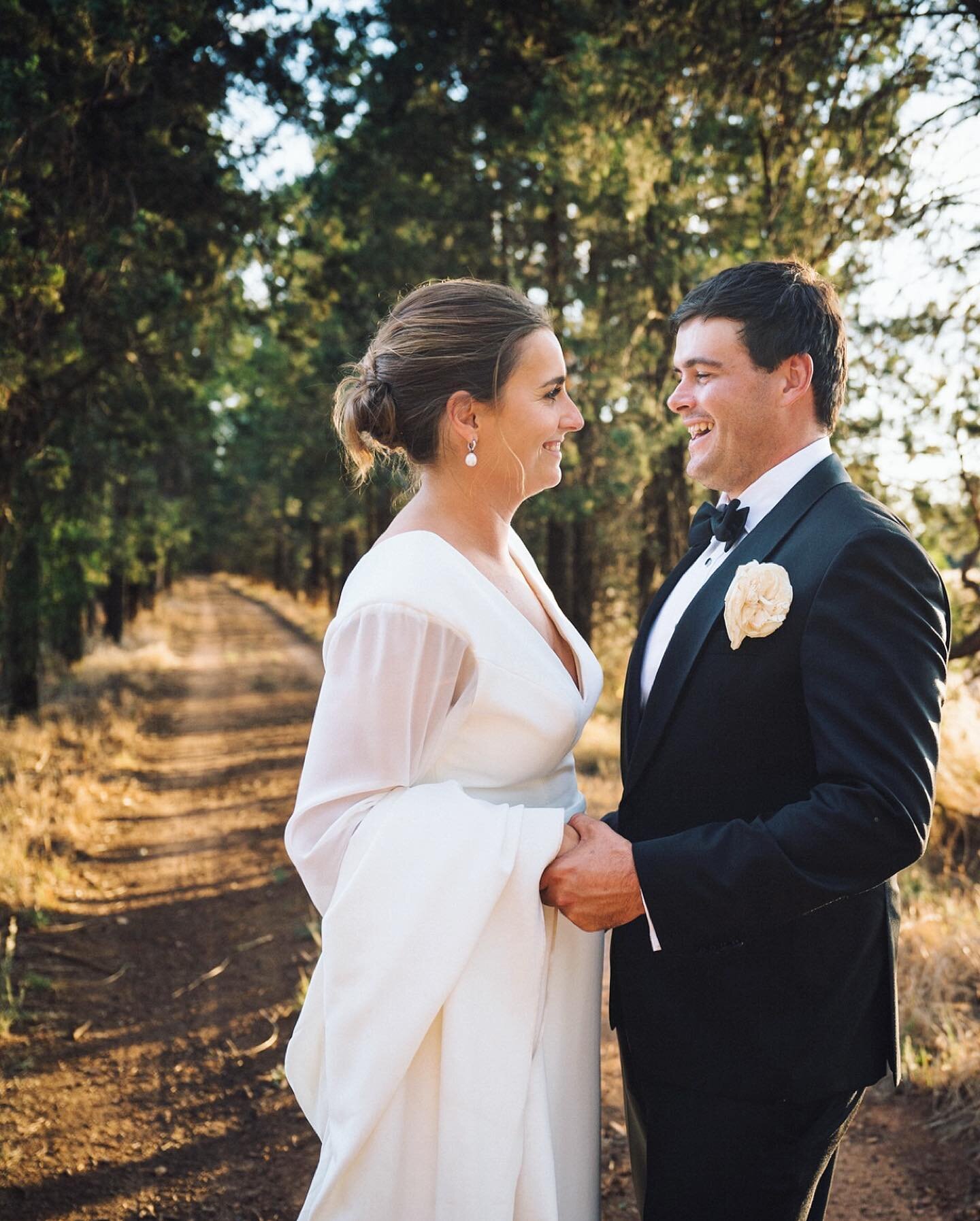 🍾⚡️Wendy and Henry⚡️🍾

I hope these photos make you smile. I will never hear the dulcet tones of J.Lo&rsquo;s &ldquo;Let&rsquo;s Get Loud&rdquo; again, without a thought of you and your spinning napkins. 
With&hellip;
Planner @elm.and.ebony.wedding