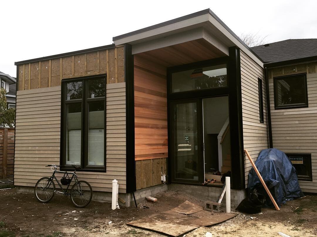 When an architect chooses you to reno his own home cool stuff is bound to happen, built this neat little addition and complete Reno inside for him and his family.  Heated slab on grade,  custom metal flashings, exterior Insulation, 4&rdquo; lap Hardi